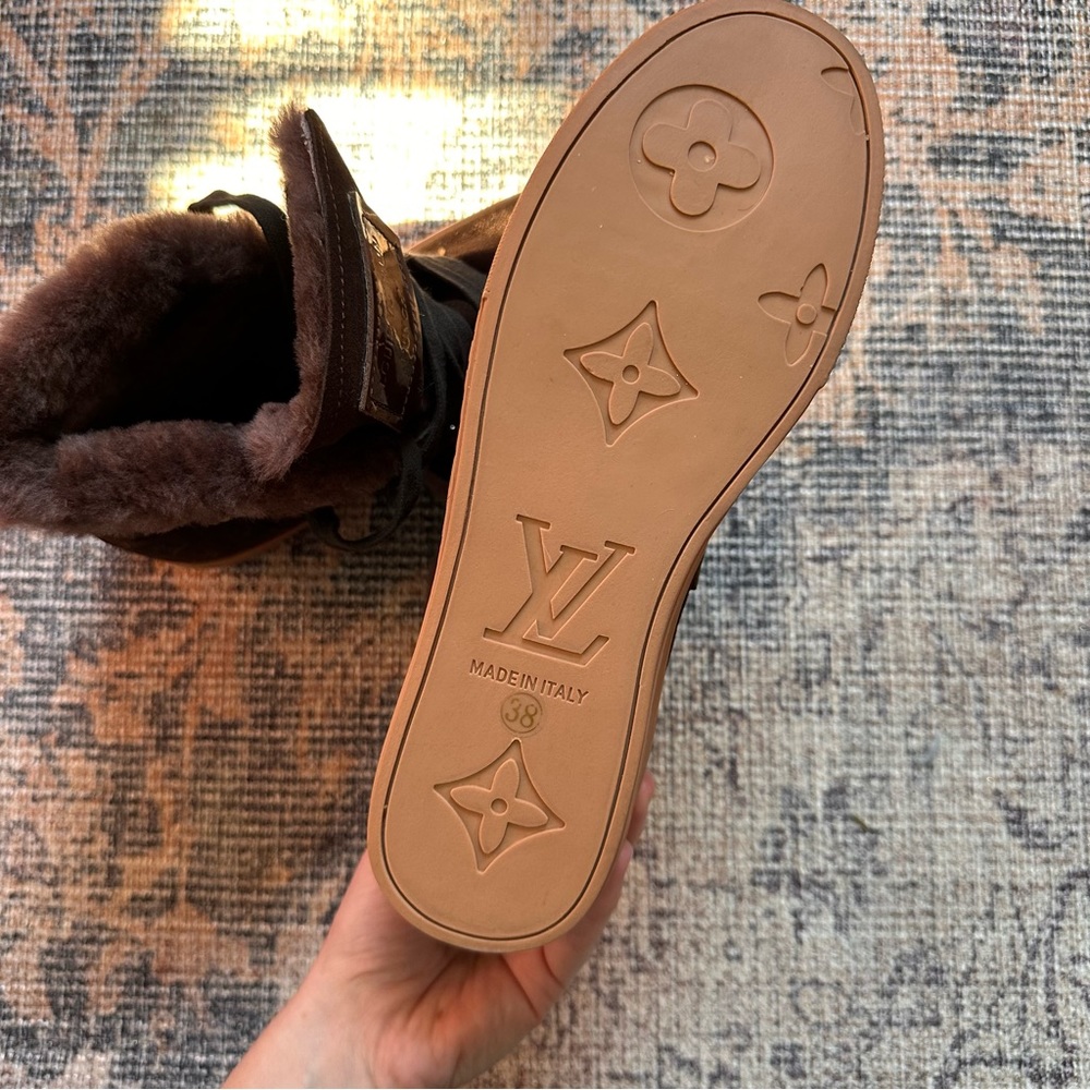 Louis Vuitton Warm Suede Punchy Boots - Picture 4 of 10